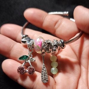 STAINLESS STEEL TWIST CHARM BRACELET